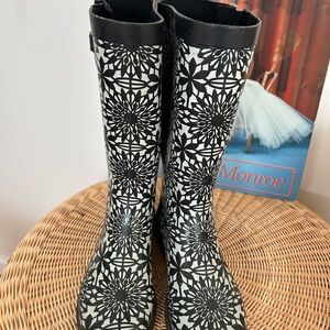 Capelli of New York Black and White Floral Boots